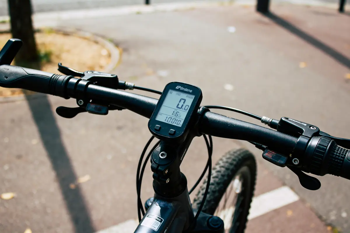 Découvrez le meilleur traceur velo : Comparatif et sécurité !