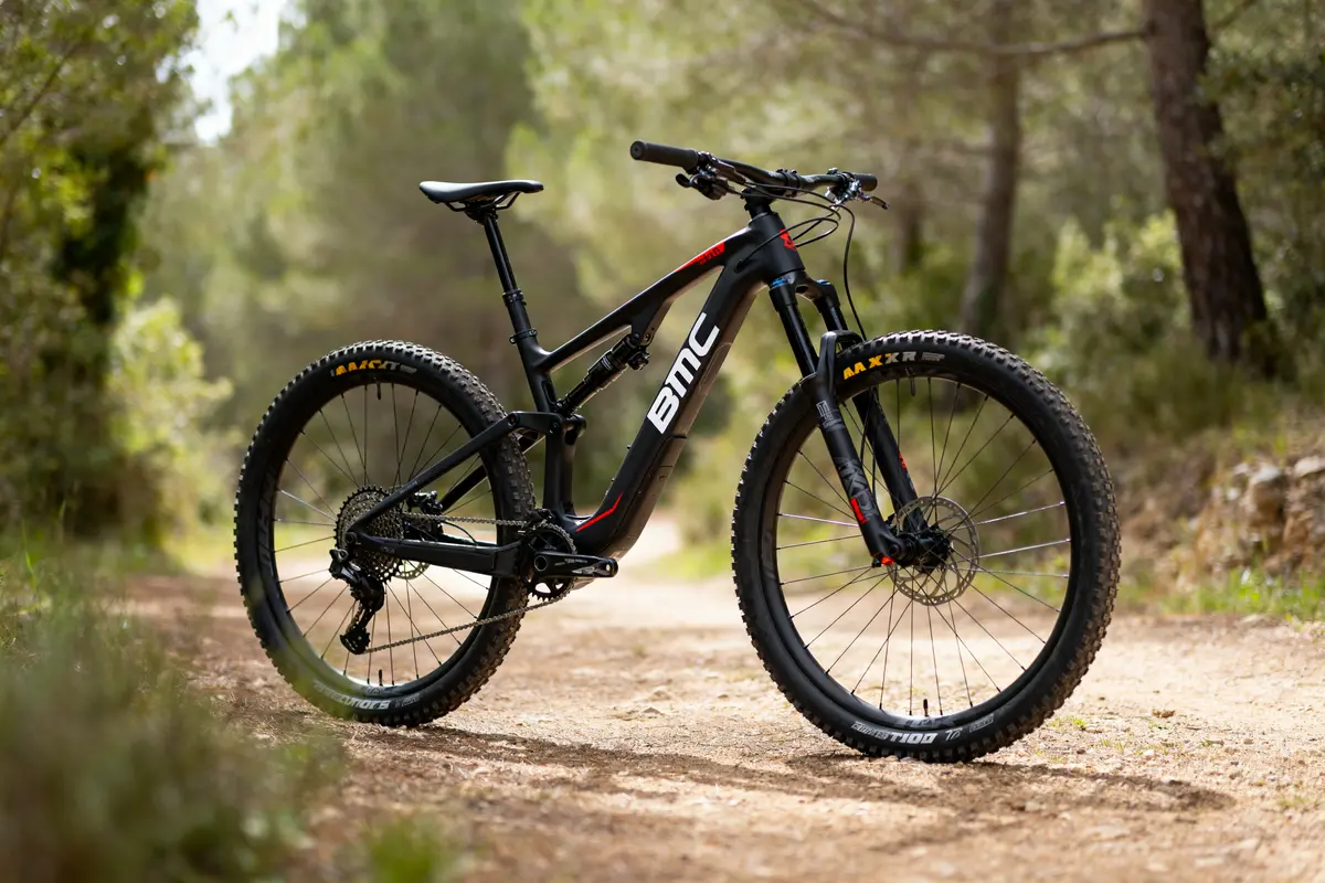 BMC Twostroke 01 Five : VTT semi-rigide Shimano Deore performant ?
