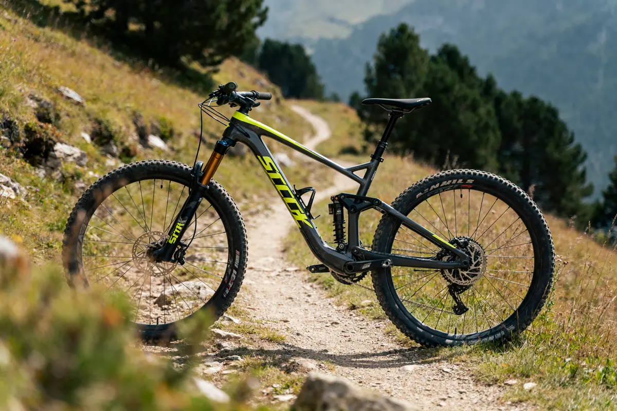 Scott Spark 970 : vélo tout-suspendu all-mountain puissant et agile